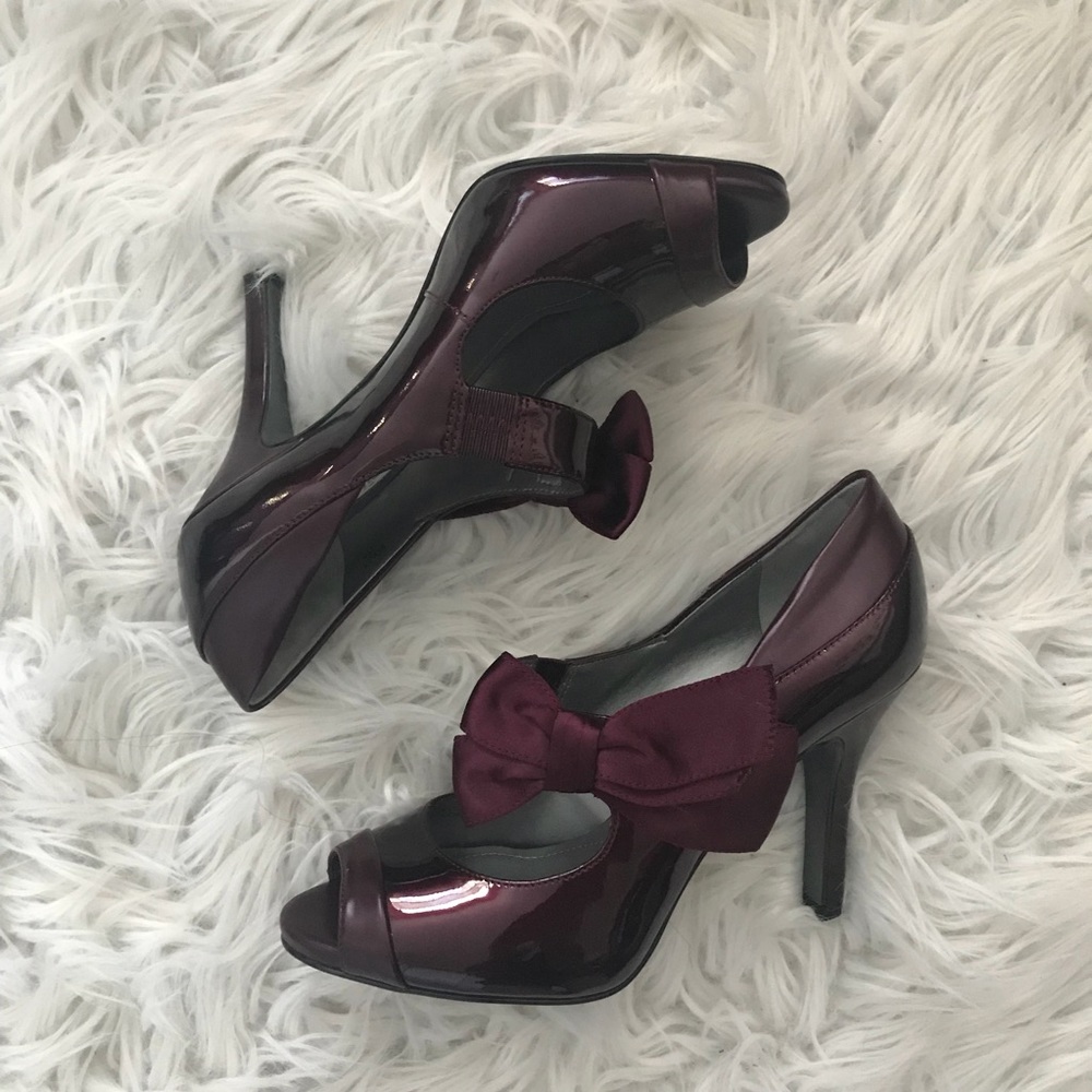Tahari Red-Purple Bow Heels